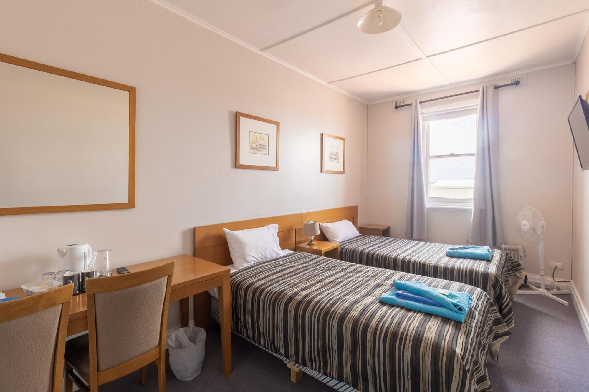 The Victoria Hotel Port MacDonnell Bilik gambar